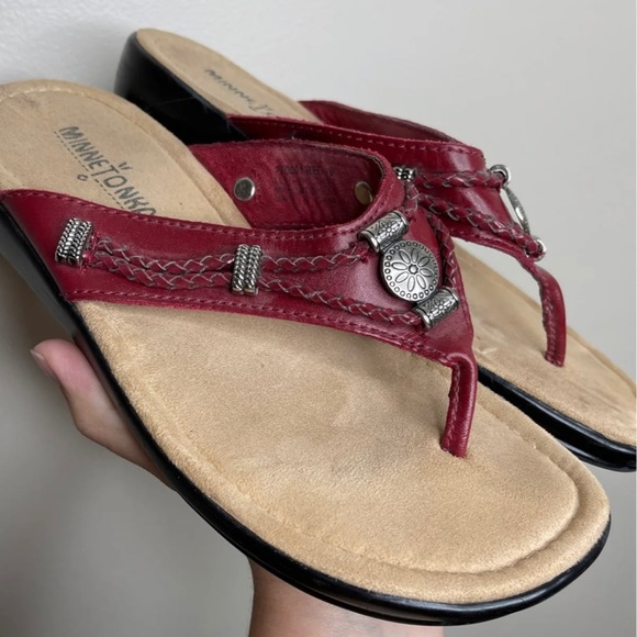 Minnetonka Flip Flop Sandals - Picture 3 of 8